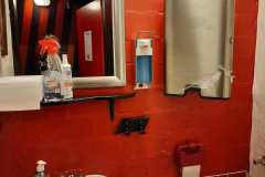 Papierhandtücher und Handdesinfektion - Theater Die Komödianten Kiel