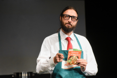 Komödianten: Wer kocht, schießt nicht!