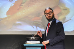 Komödianten: Wer kocht, schießt nicht!