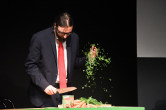 Komödianten: Wer kocht, schießt nicht!